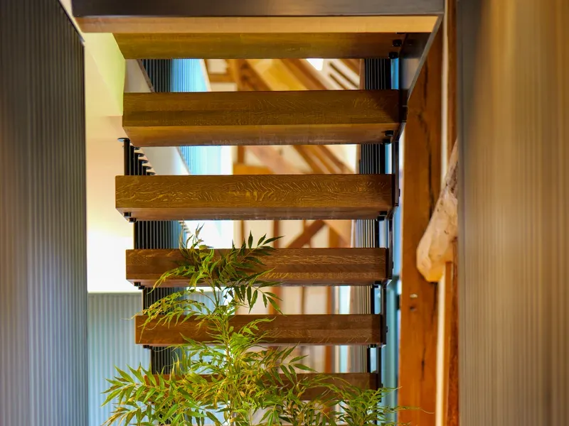 Oak staircase with turned spindles